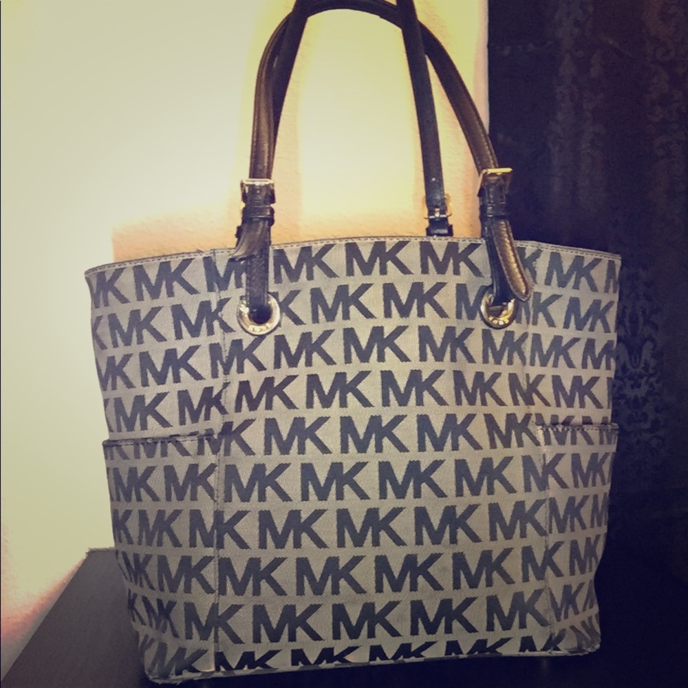 Michael Kors purse